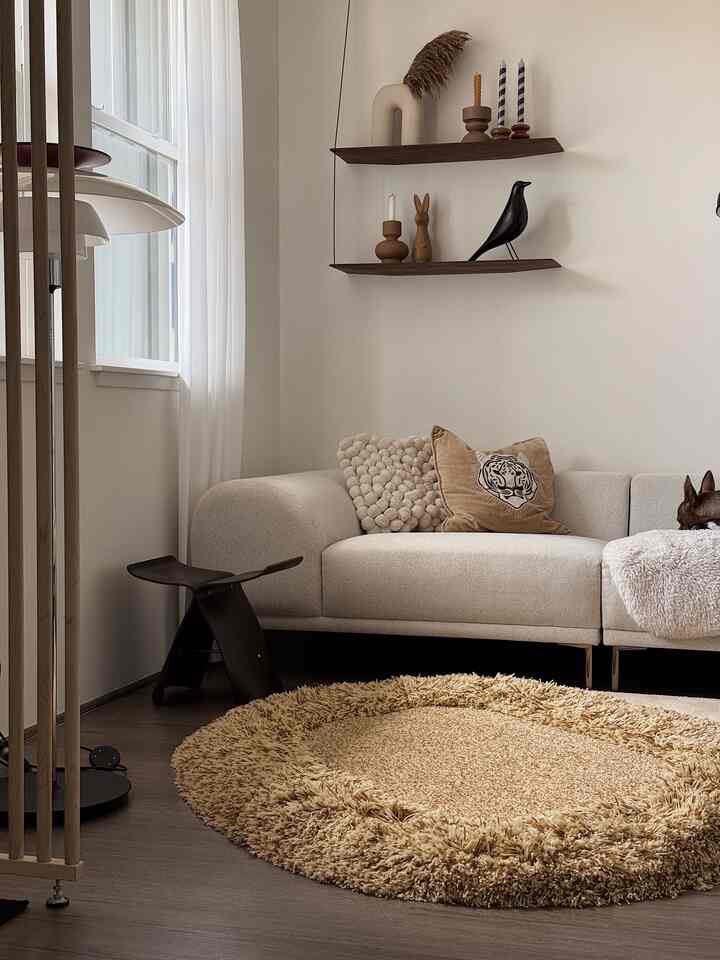 <span data-sheets-root="1" style="color: rgb(0, 0, 0); letter-spacing: normal; font-size: 10pt; font-family: Arial;">Neutral tone living room interior<br><br>#livingroom #livingroominterior #livingroomdecoration #rug #stool #shelf #cushion #midcentury #midcenturymoderninterior #homedecor #lamp #lighting #lightinginterior</span>