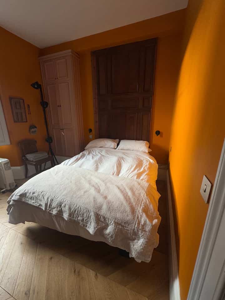 New wall paint idea for an art deco bedroom? #artdeco #neoclassical #bedroominterior 