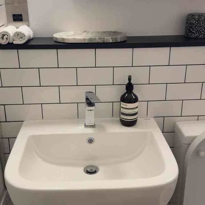 Basic neccessities in the bathroom - simple and modern #modern #modernbathroom