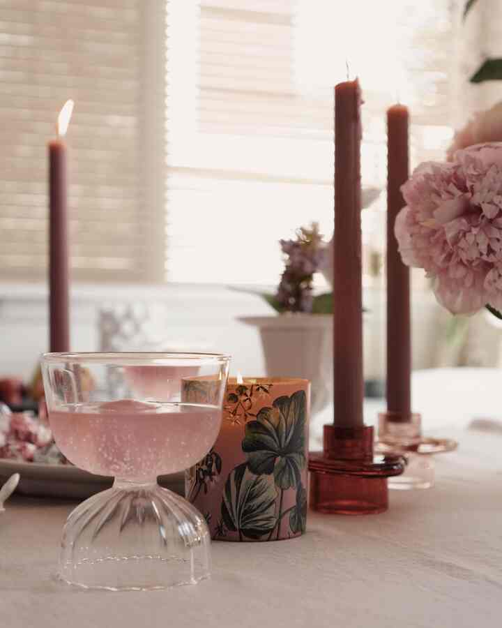 Valentines’s table setting ♥️


#valentineday #valentinesdecor #diningtable #diningtableinterior #diningroom #candle #candleholder #glasscup #ichendof #tutuglass #carrierefreres #threshold #flower #flowerinterior #homestyling #pinkinterior 