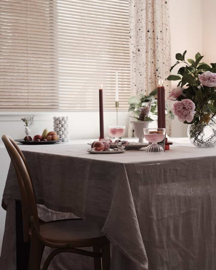 Dekorasi yang cantik

#dekorasiharivalentine #valentinesday #diningtable #diningtableinterior #diningroom #diningchair #tonechair #diningspace #tablecloth #candle #candleholder #plate #vase #glasscup #flower #flowerinterior #artificialflowers