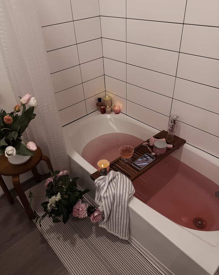Selfcare 🛁


#valentinesday #valentinesdecor #bathroom #bathroominterior #bathroomdecoration #bathtubtray #candle #glasscup #flower #flowerinterior #flowerarrangement #bathtubcaddy #bathtubinterior 