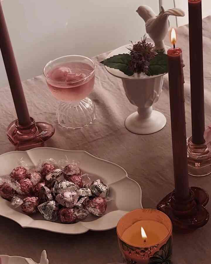 Selamat Hari Valentine 💕

#valentinesday #tablesetup #Valentinesdecor #candle #candleholder #plate #tablecloth #tablesetup #lovely