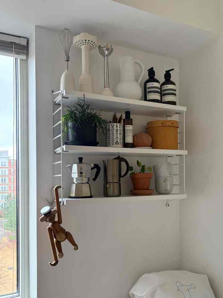 Functional shelving ideas☕️ 
#stringsystem #stringpocket #shelf #shelfinterior #shelfdecoration #kitchen #interior