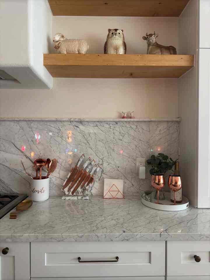 We really wanted to have a rose gold theme in our kitchen and these pieces worked great!

#kitcheninterior #kitchendecoration 