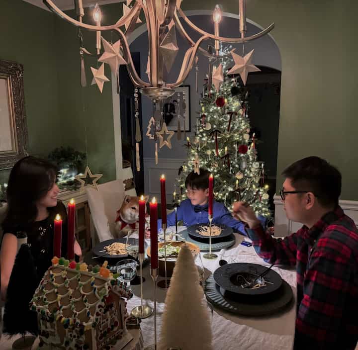 #christmas #diningroom #dinner #dinnerware #candleholder #pastaplate #tabledeco