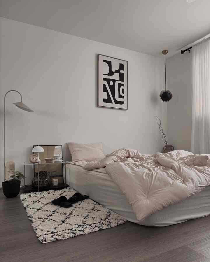 A bit more neutral, a bit more cozy in my bed room. 

#bedroom #bedroominterior #bedroomdecor #bedding #rug #roomshose #sidetable #lamp #lighting #lightinginterior #canvasframe #Cozybedroom&nbsp;