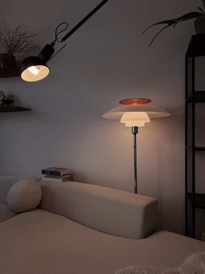 私のリビングルームの雰囲気を決める照明。💡

#livingroominterior #livingroom #livingroomdecoration #lamp #lighting #lightinginterior #LouisPoulsen #ph80 #flos #265walllamp #sofa #cushion #mood #cozy