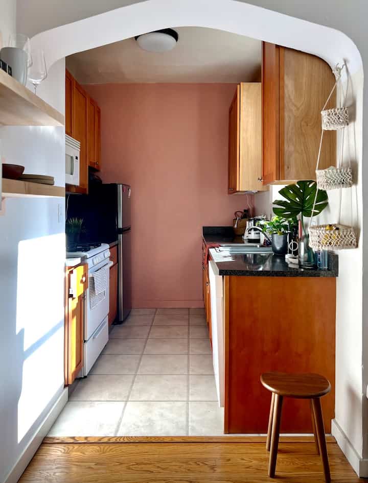 afternoon sun in my small colorful kitchen ❣️ #apartmentkitchen #smallspace #apartmentinspo