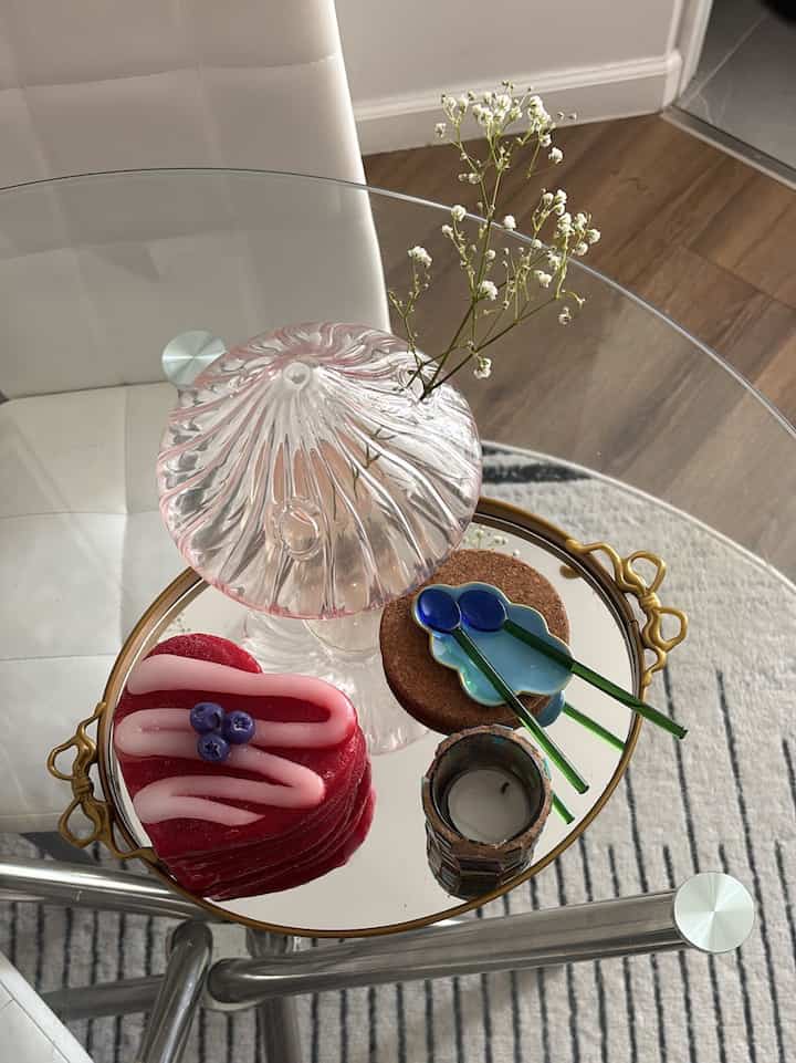 Ingin minum teh pagi? 
#tablesetup #glassware #pink #flowers #glasstable #whitechairs