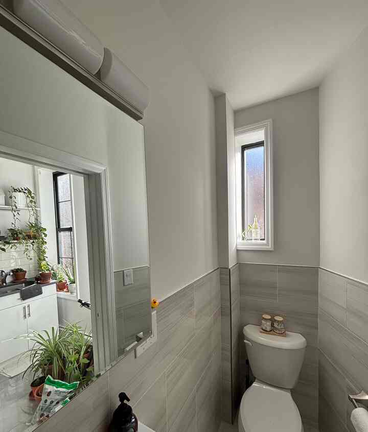 Needs more plants
#modern #bathroomlighting #bathroom
