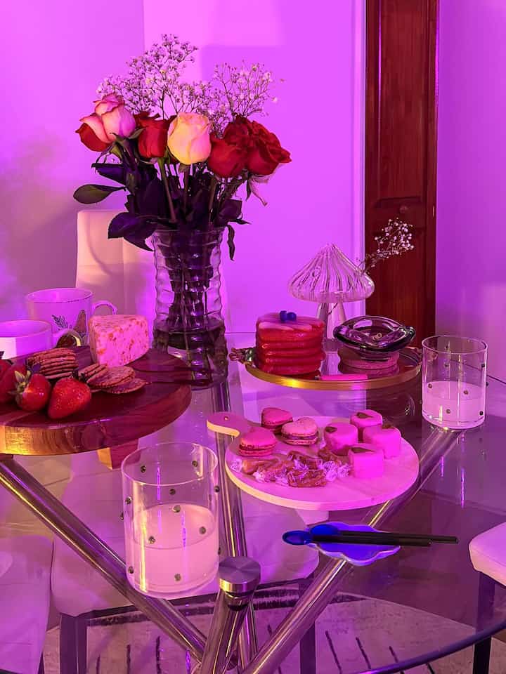 Camilan hari Valentine🧁
#modern #biophilic #glasstable #moderninterior #valentinesday #tablesetup
