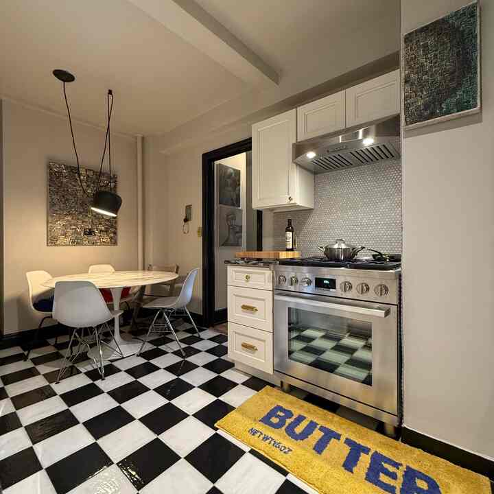 부엌은 예뻐야 제맛 🖤 
Kitchen is a place where you stare at your furnitures, not to cook 

#midcentury #kitcheninterior #kitchenremodeling #renovation #furnitureinterior 