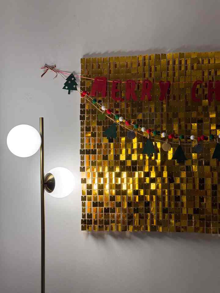 It's time to let Christmas go...... #christmasdeco #everydayischristmas #goldinterior 