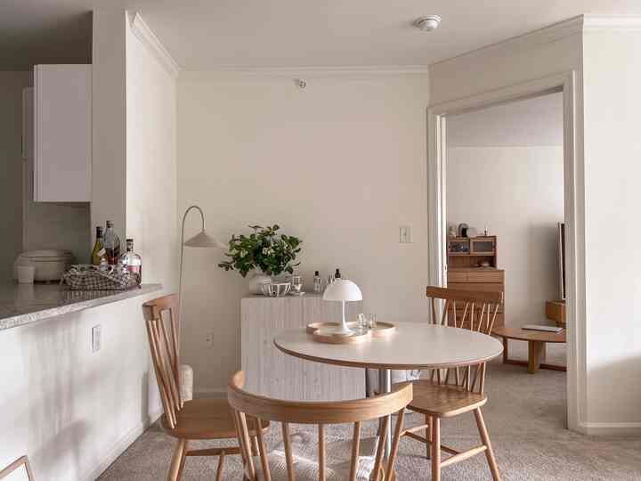 All of my fav🤎
#livingroominterior #livingroom #livingroomtable #lightingstand #lightinginterior #lamp #beigeinterior #beigetone #cozy #cozyhome 