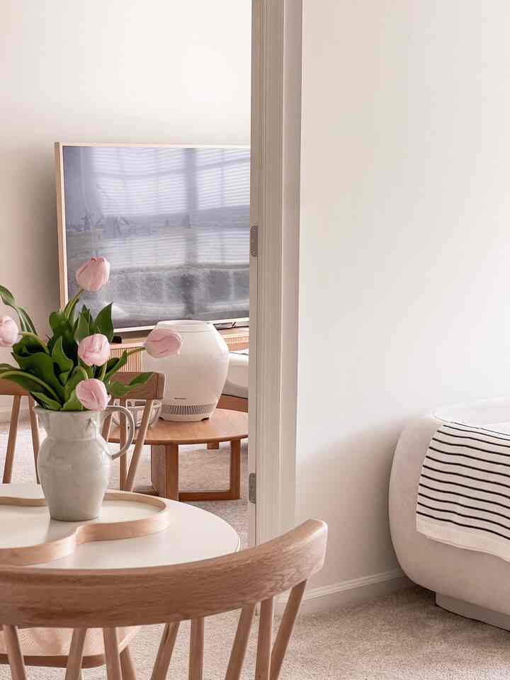 Looking in to the bedroom👀
#cozy #cozyhome #beigeinterior #samsung #theframe #samsungtheframe