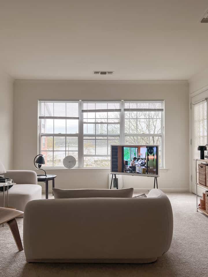 #modularfurniture #modularsofa #neutral #beigeinterior #beigetone #cozy #cozyhome #coziness #livingroominterior #livingroom #livingroomtable #samsung