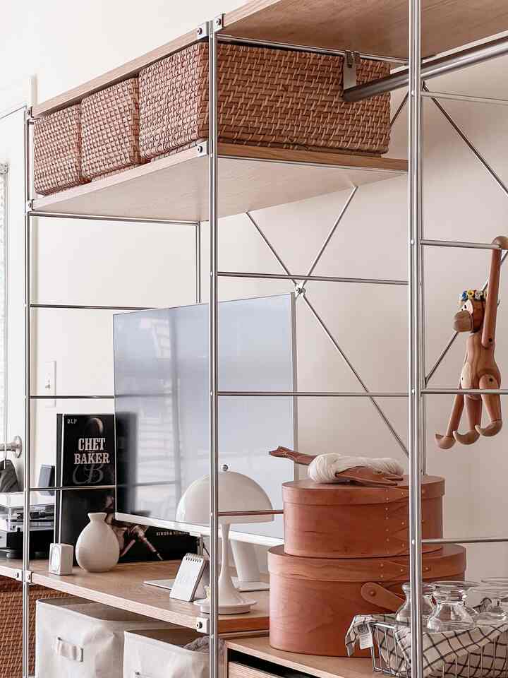 Torn between industrial chic and warm wood tones, this furniture was the perfect balance!

#industrial #woodenfurniture #WoodInterior #cozy #cozyhome