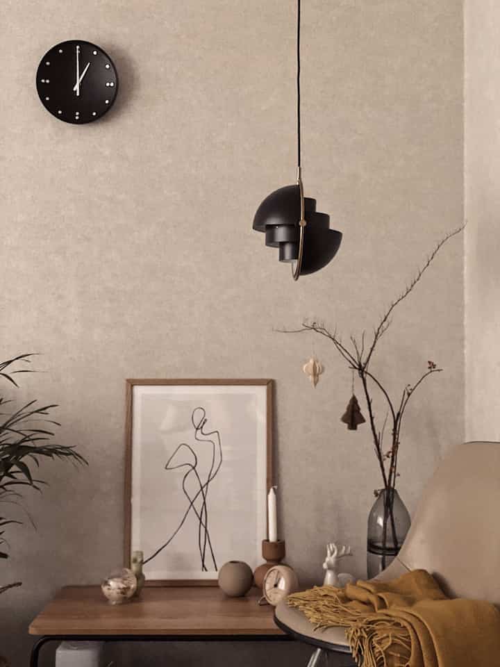 Black point styling 🖤


#bedroom #bedroominterior #bedroomdecor #vase #lamp #lightinginterior #lighting #table #clock #chair #blanket #vase #Interiorprops #interiorposter #posterframe #japandi 