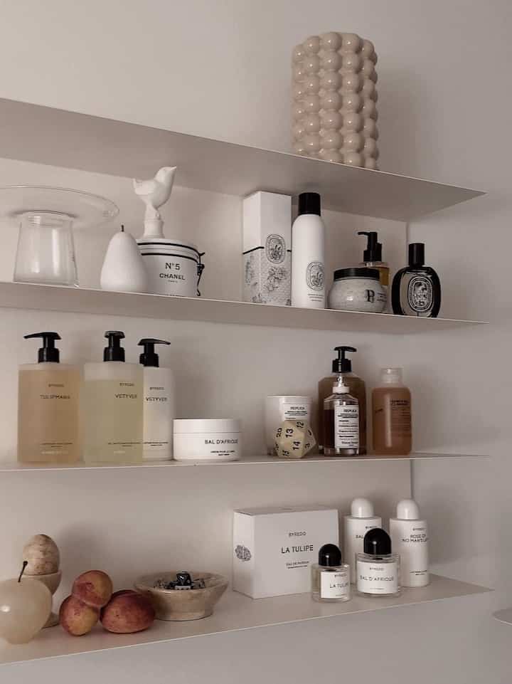 Shelfie 🤎🤎


#shelf #shelfinterior #shelfdecoration #ikea #ikeashelf #fragrance #perfume #candle #handwash #handlotion #bodycream #InteriorProps #beigeinterior 