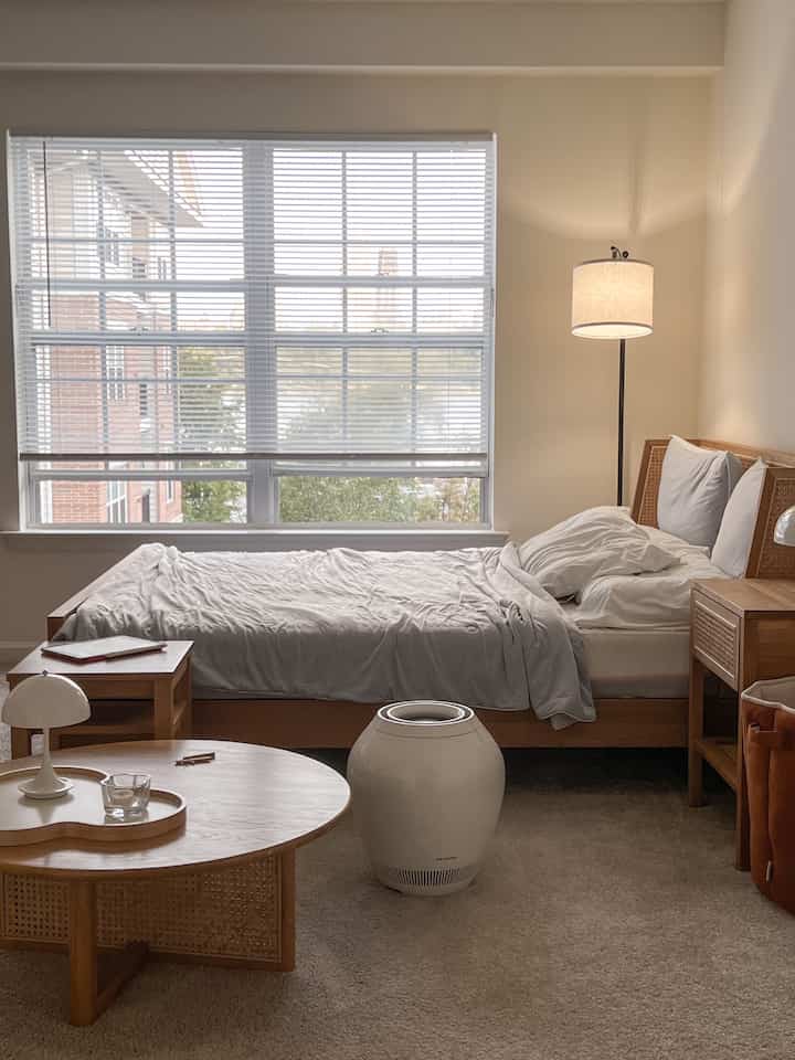 Cloudy days have their own charm ⛅️
#bedroom #bedroominterior #masterbedroominterior #masterbedroom #bedding 