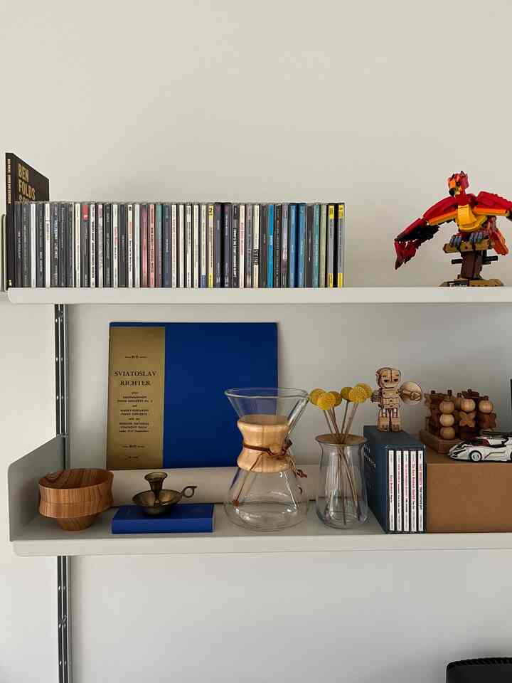 Wall decor #wallshelvingsystem #vitsoe #wallfecor