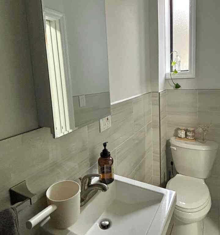 Cozy apartment bathroom 


#bathroom #moderninterior #biophilic #plants 
