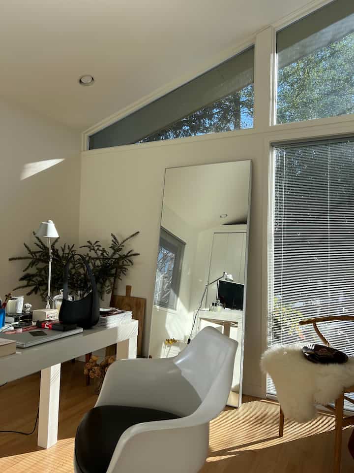 Sunny office in the morning #officevibes #homeoffice #deskandchair #deskdecor #officedecor #chairdecor