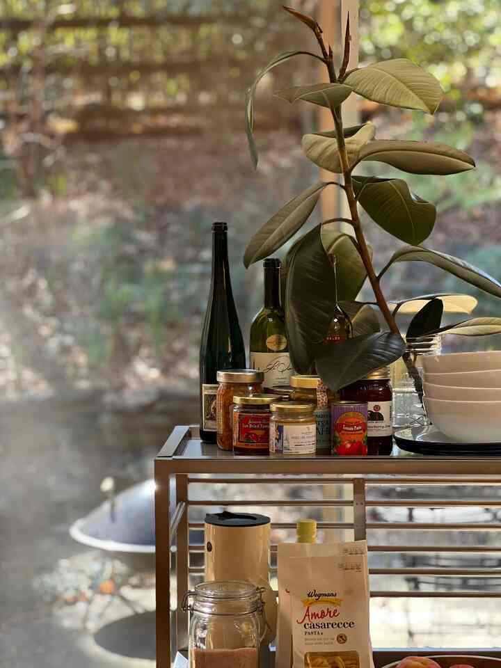 <span data-sheets-root="1" style="color: rgb(0, 0, 0); letter-spacing: normal; font-size: 10pt; font-family: Arial;">Kitchen arrangement #barcart #kitchen #kitchenstuff #kitchendecor #kitchenstyle</span>