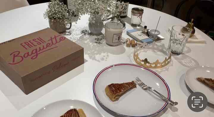 Dessert table #desserttime #desserttabledecor #tabledecor #diningtable #desserttable #onthetable #saarinentable #astierdevillatte