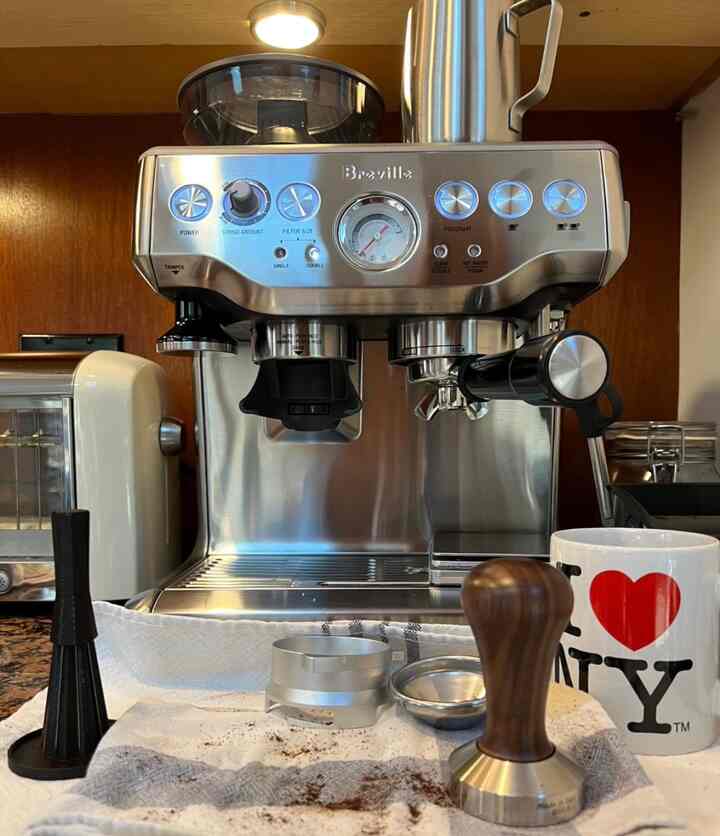 Coffee time #espressomachine #coffeetime #homecafe #mug #favoritug #cozyhomecoffee #coffeetable 