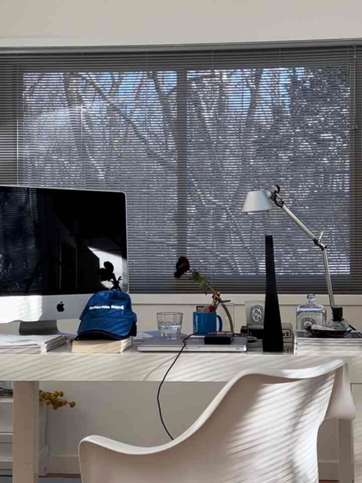 Office decor #officedecor #deskdecor #roomdecor #officetelinterior #officespace #cozyroom #onmydesk #desktoday #roominterior