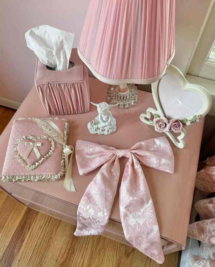 Bedside treasures 🎀☁️ #pink #bedroom #shabbychic #vintage #bow