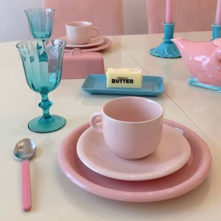 Tea party? 🫖💗🩵🎀💕 #pink #vintage #teacup #teatime #barbie #diningroom 