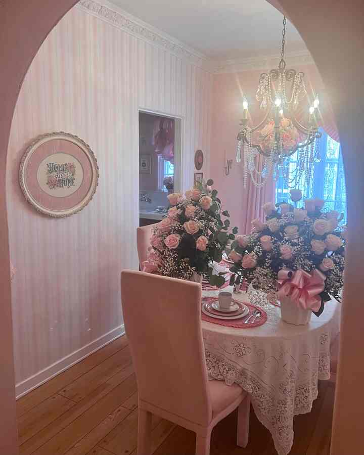 My alice in wonderland inspired dining room 🌸 #pink #whimsical #diningroom #vintage #teaparty 