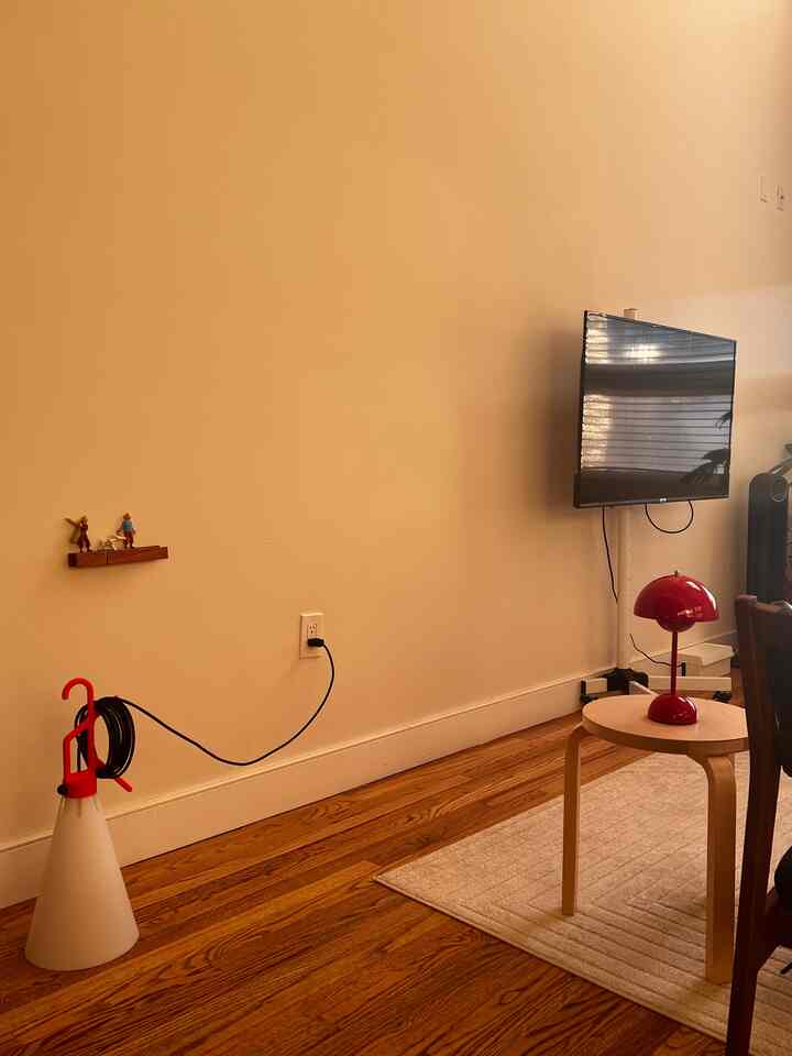 Recently got this Flos Mayday lamp. It is super lightweight and I love how portable it is. #lampobsession #loftstyle #warminterior #livingroom #livingroominterior #livingroomdecoration #lamp #artek #flos #stool