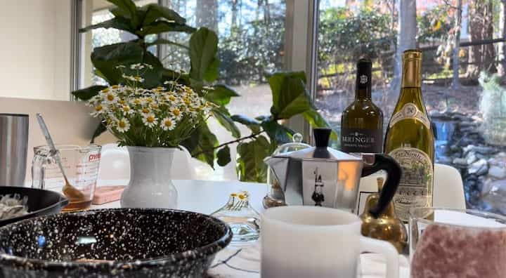 On the table #breakfasttable #saarinentable 