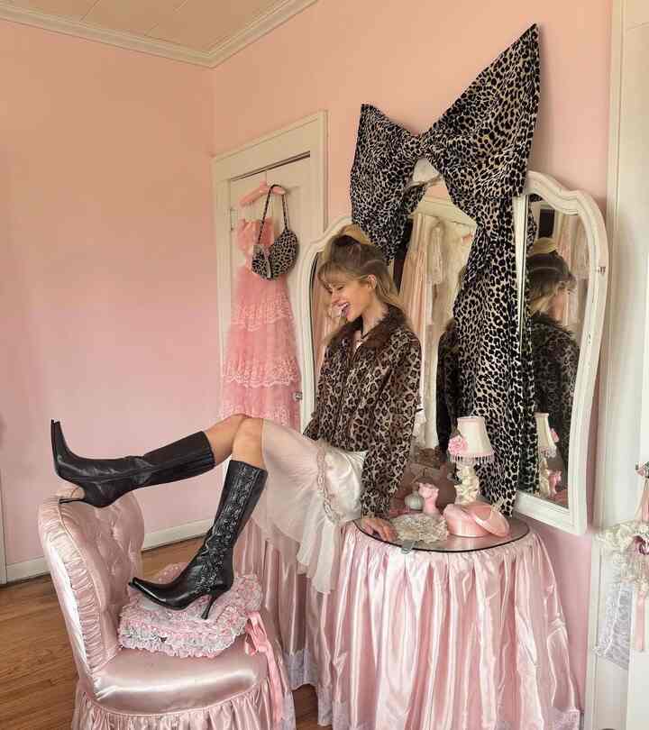 I make and sell these custom handmade bows! Cheetah is my favorite print besides anything pink 🎀 #pink #bedroom #vintage #cheetah #vanity 