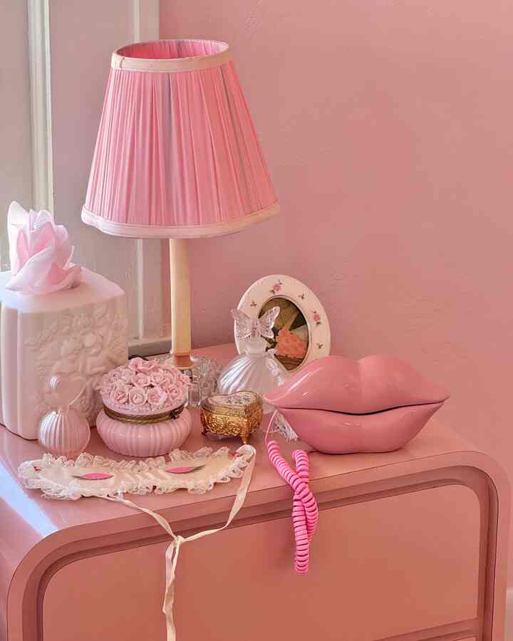 Filling my room with pink vintage trinkets is my form of creative self-expression… never dream too big ￼ or be afraid to unleash your imagination through decor￼ating... 💗 #pink #nightsand #phone #lamp #bedroom #vintage 