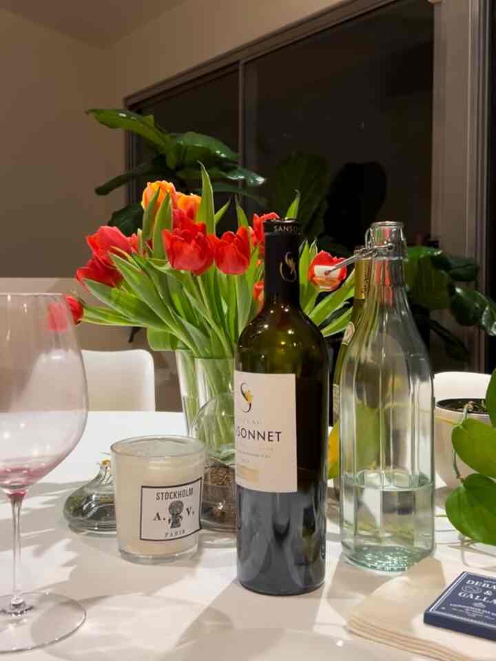 Wine table in the evening #homebar #winetable #winetablesetting #diningtatble #dinongtablesetting
#saarinentable