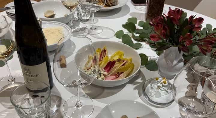 Dinner table #diningtable #dinnertable #dinnertablesetting #sasrinentable #diningroom #tablesetting #dinnerdecor
#plating #dinnerplating #dinnermenu 