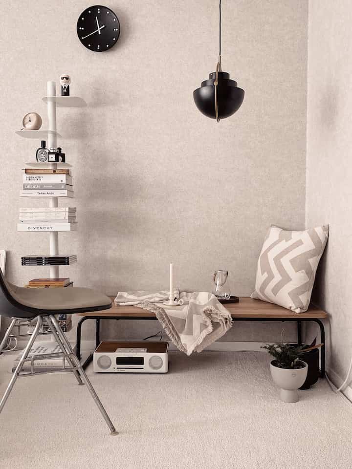 Gaya netral 🤎 #bench #cushion #vintagechair #bookshelf #wallclock #Bluetoothspeaker #japandi #Nordicinterior #nordicstyle