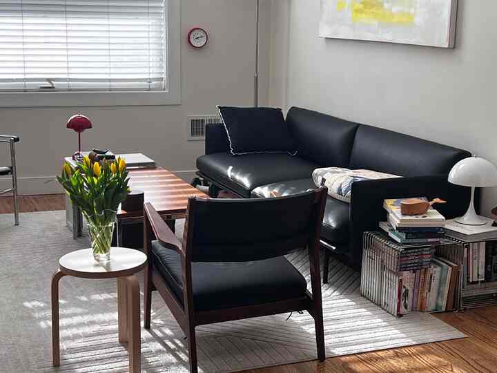 Little corner of peace in a busy world. #livingroominterior #livingroom #livingroomtable #artek #andtradition #LouisPoulsen #Cozy #cozy #peaceful