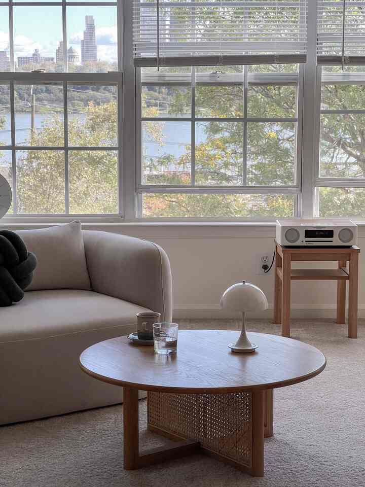 One major perk of modular sofas is you can set them up exactly the way you want—total freedom!

#livingroominterior #livingroom #modulecollaboration #modularsofa #beigeinterior 