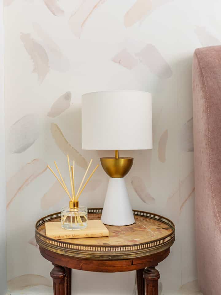 Bedroom details! #bedroom #bedroominterior #bespoke #bedroomdecor #bedroomlighting #bedsidetable 