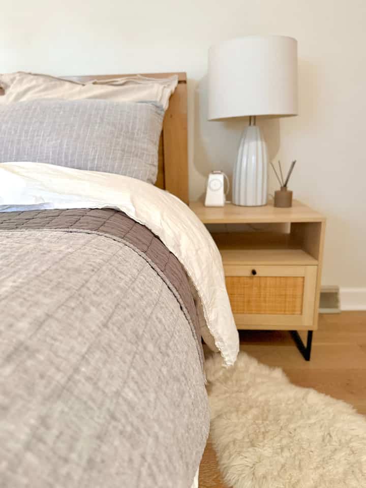 Freshly washed linen beddings.. smells and feels so warm and cozy.🤍 #bedroom #Organized #linenduvet #linen #bedding #linenbedding #warm #cozy 