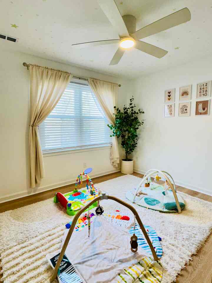 Welcome to our little one’s happy place! This is where milestones happen – first rolls, first grabs, and lots of first laughs! 👶🏻

#babyroomdecoration #nursery #nurseryinterior #nurserydecoration #nurserycurtains #nurseryfurniture #babyroominterior #baby #오늘의집 #인테리어 #아기방 #신생아 