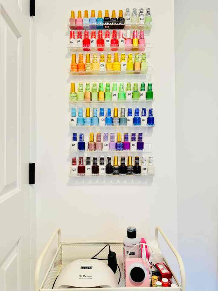 Terapi cat kuku adalah bentuk perawatan diri saya. Selamat datang di tempat bahagiaku!

#perawatandiri #selfinterior #selfhomestyling #beautyhome #오늘의집 #젤네일 #셀프네일 #뷰티룸 #인테리어 #집꾸미기 