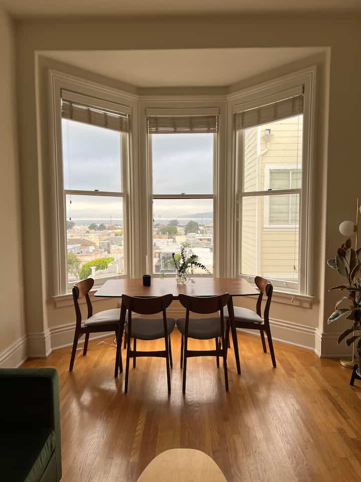 bay windows of my dreams in my midcentury modern apartment ❣️#diningtable #diningroominspo #apartmentinterior 