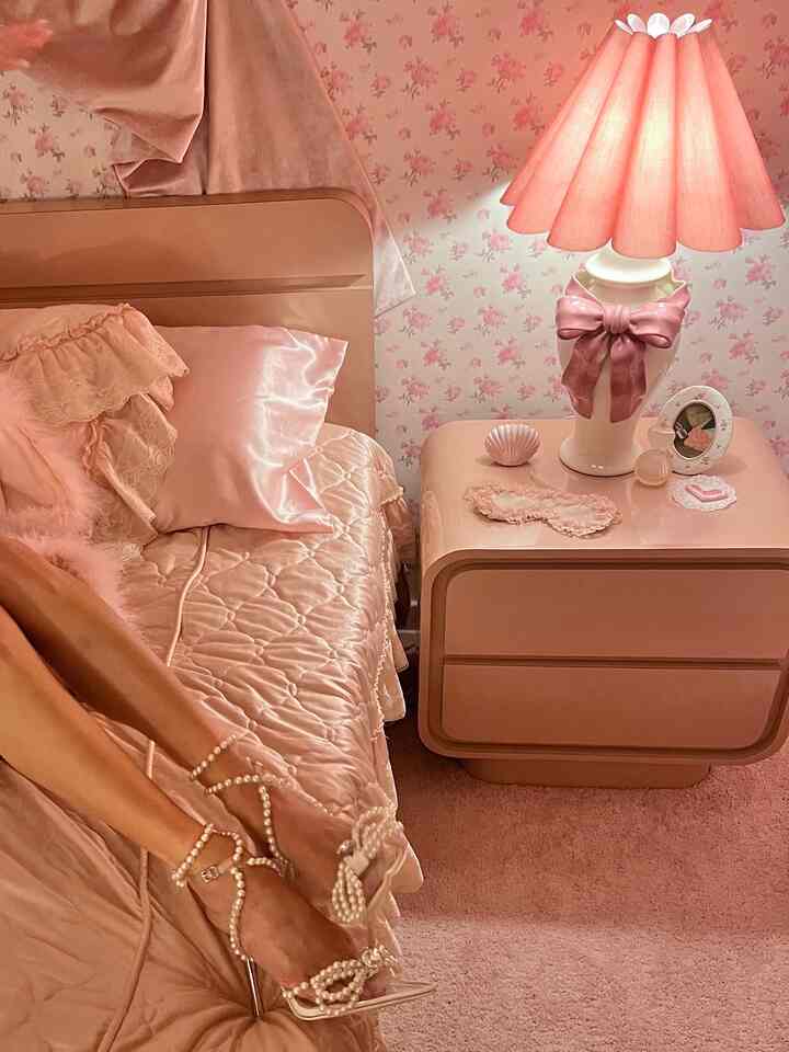 I used a lot of pink satin, floral patterns and velvet for decorating my bedroom 🎀 bows are life. #pink #velvet #bedroom #vintage #shabbychic 